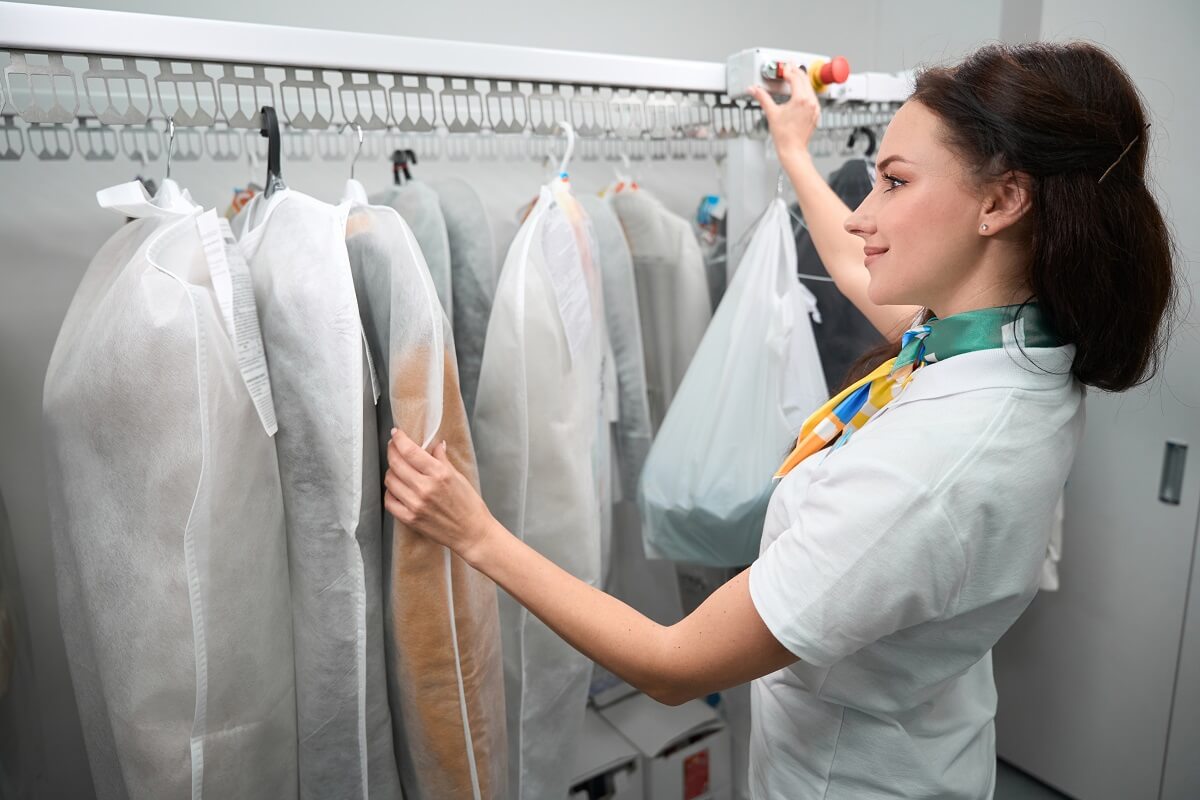 Dry_Cleaning_vs_Traditional_Laundry_Methods